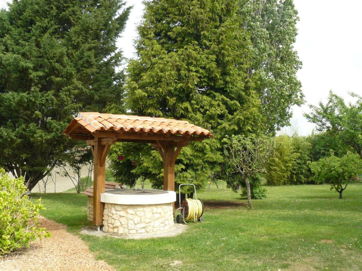 Gite Rural Charentais Les Essards  Экстерьер фото